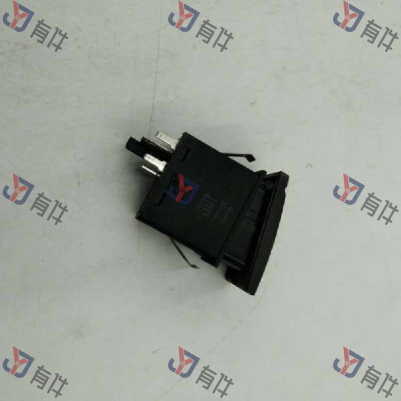 33D959621A9B9 | 大众 后风挡加热开关 4s库存件