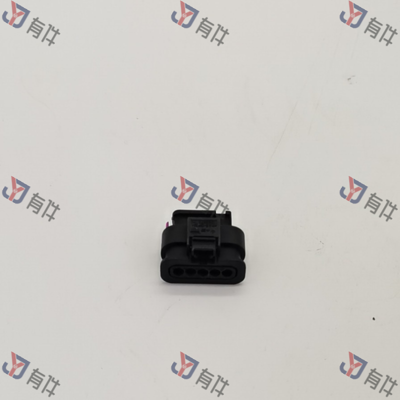 4H0973705 | 大众 装有接触联锁装置的扁触头外壳 4s库存件