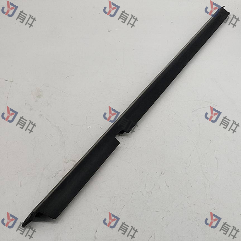 330839478A | 大众 后门玻璃外压条 右侧 4s库存件