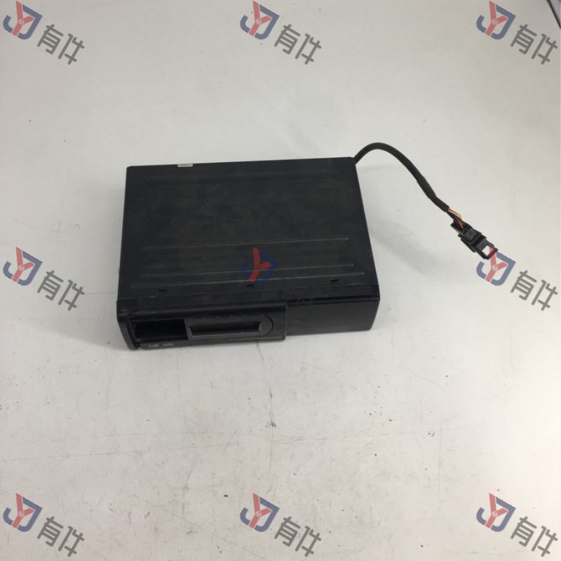 33D035111 | 大众 CD换碟器 瑕疵件