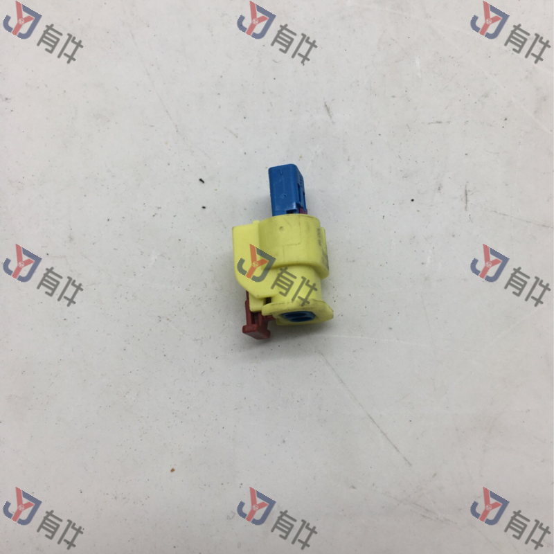 4H0973323 | 大众 扁触头外壳 装有$$接触联锁装置 4s库存件
