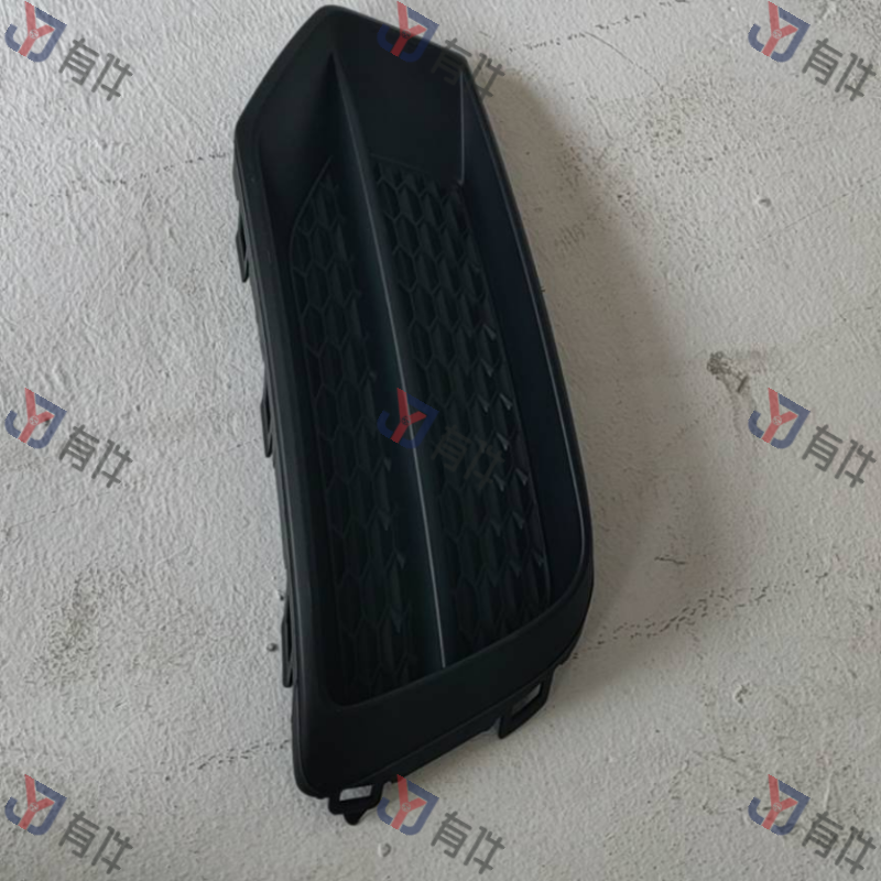 34G853665B9B9 | 大众 前保险杠下隔栅 左侧 瑕疵件