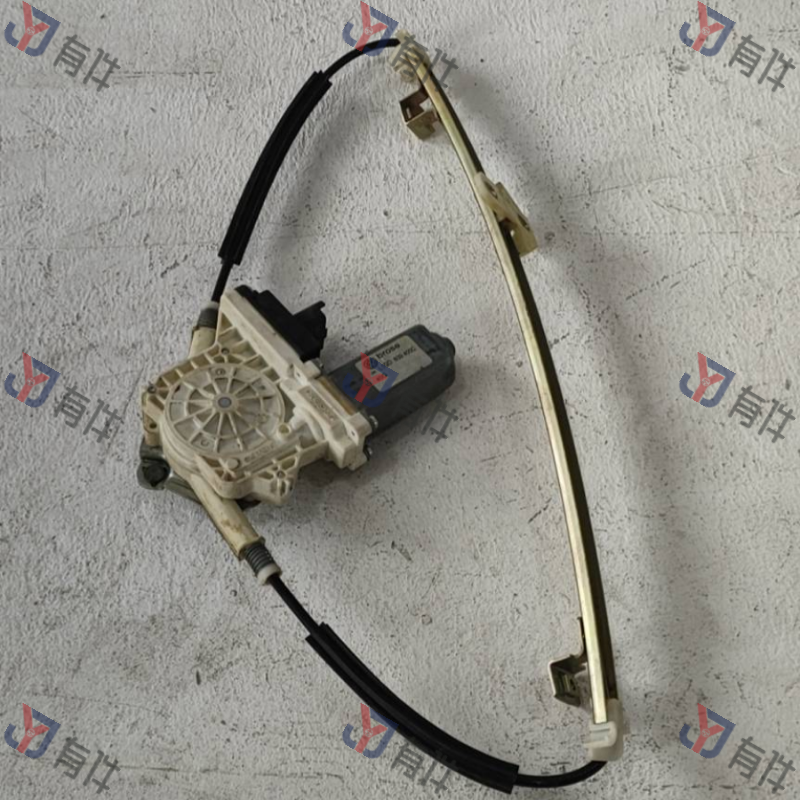 L1GD839400C | 大众 后门玻璃升降机总成 右侧 瑕疵件