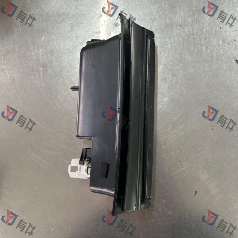 L3AD8579619B9 | 大众 烟灰缸, 棉缎黑色 瑕疵件