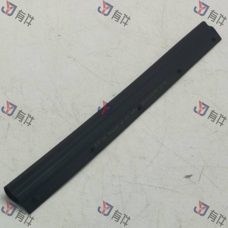 5TA823709A | 大众 发动机罩胶条（右） 4s库存件