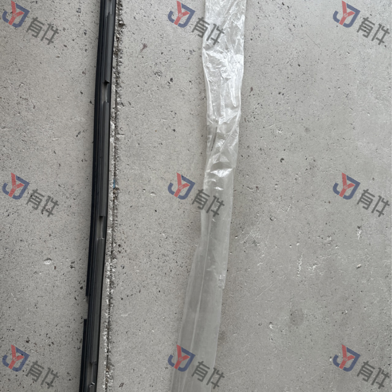 3U5839471A | 大众 左后玻璃内压条 4s库存件
