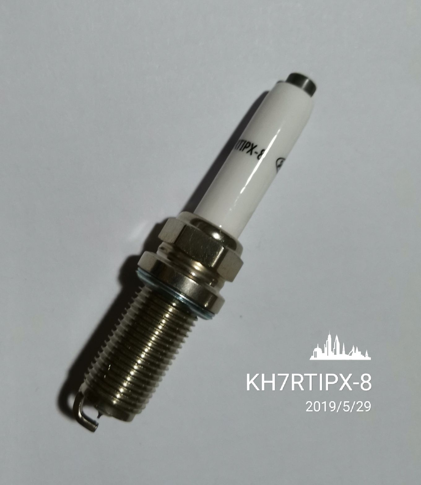 奥迪 S3 2017款 改款 S3 2.0T Limousine(DJHB) 超白光 NKH7RTIPX-8(M20) 火花塞 螺纹长度:26.5;螺纹直径:14;扳手尺寸:16;火花塞材质:铱铂金 
