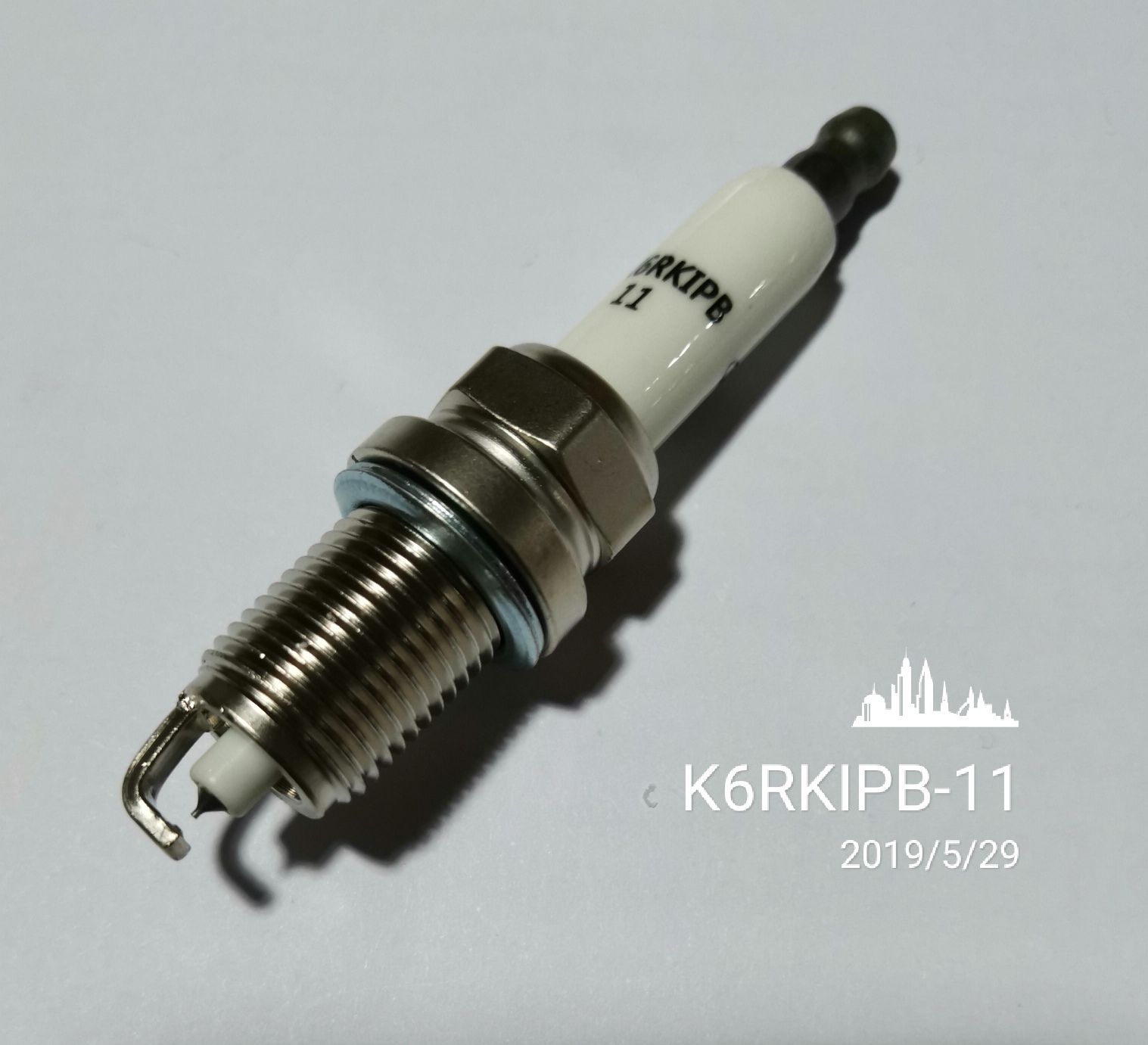 宝马 7系 2005款 750Li(N62B48B) 超白光 NK6RKIPB-11(517) 火花塞 螺纹长度:19;螺纹直径:14;扳手尺寸:16;火花塞材质:铱铂金 