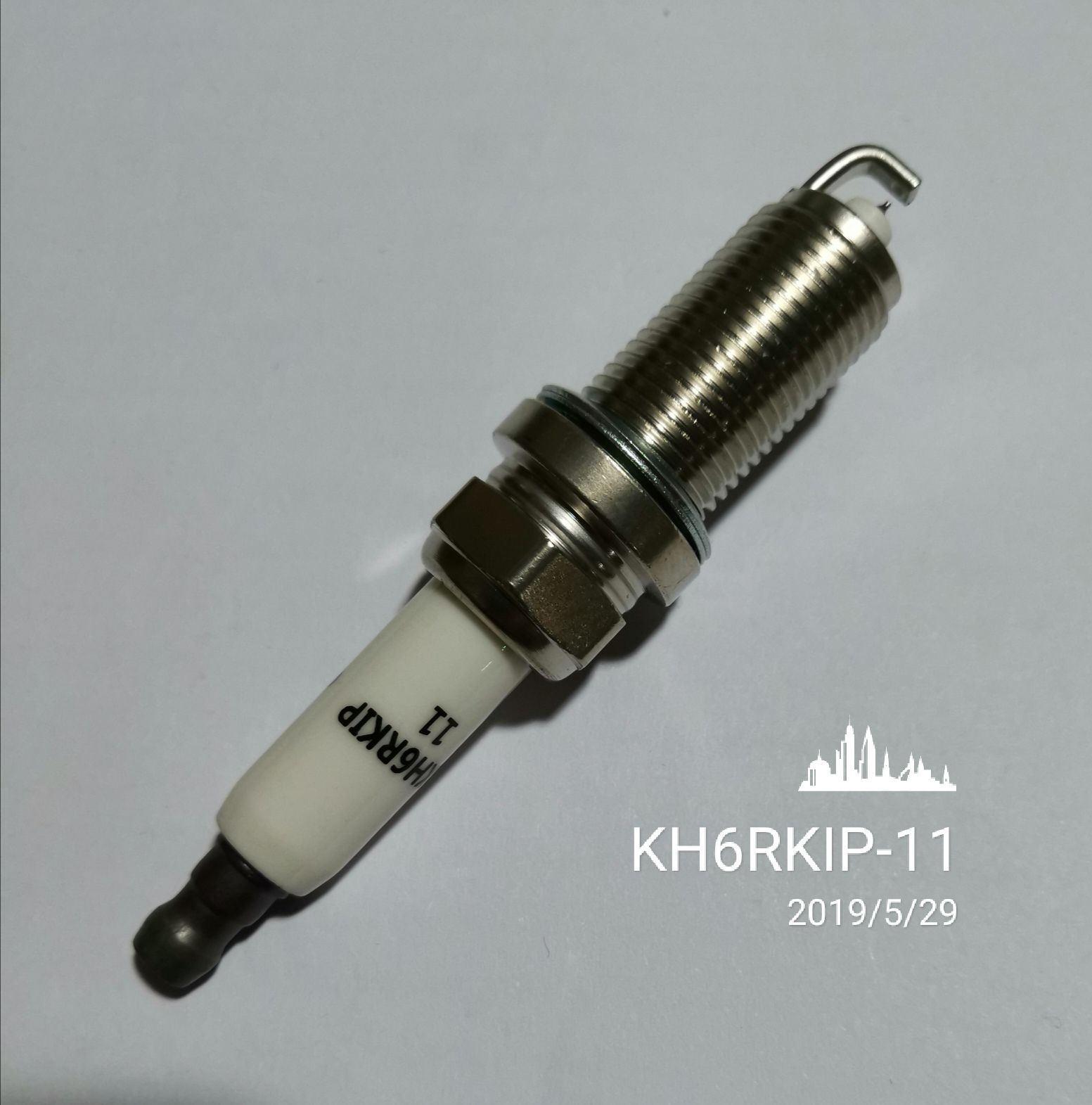 宝马 X5 2008款 xDrive30i豪华型(N52B30BF) 超白光 NKH6RKIP-11(522) 火花塞 螺纹长度:26.5;螺纹直径:14;扳手尺寸:16;火花塞材质:铱铂金 