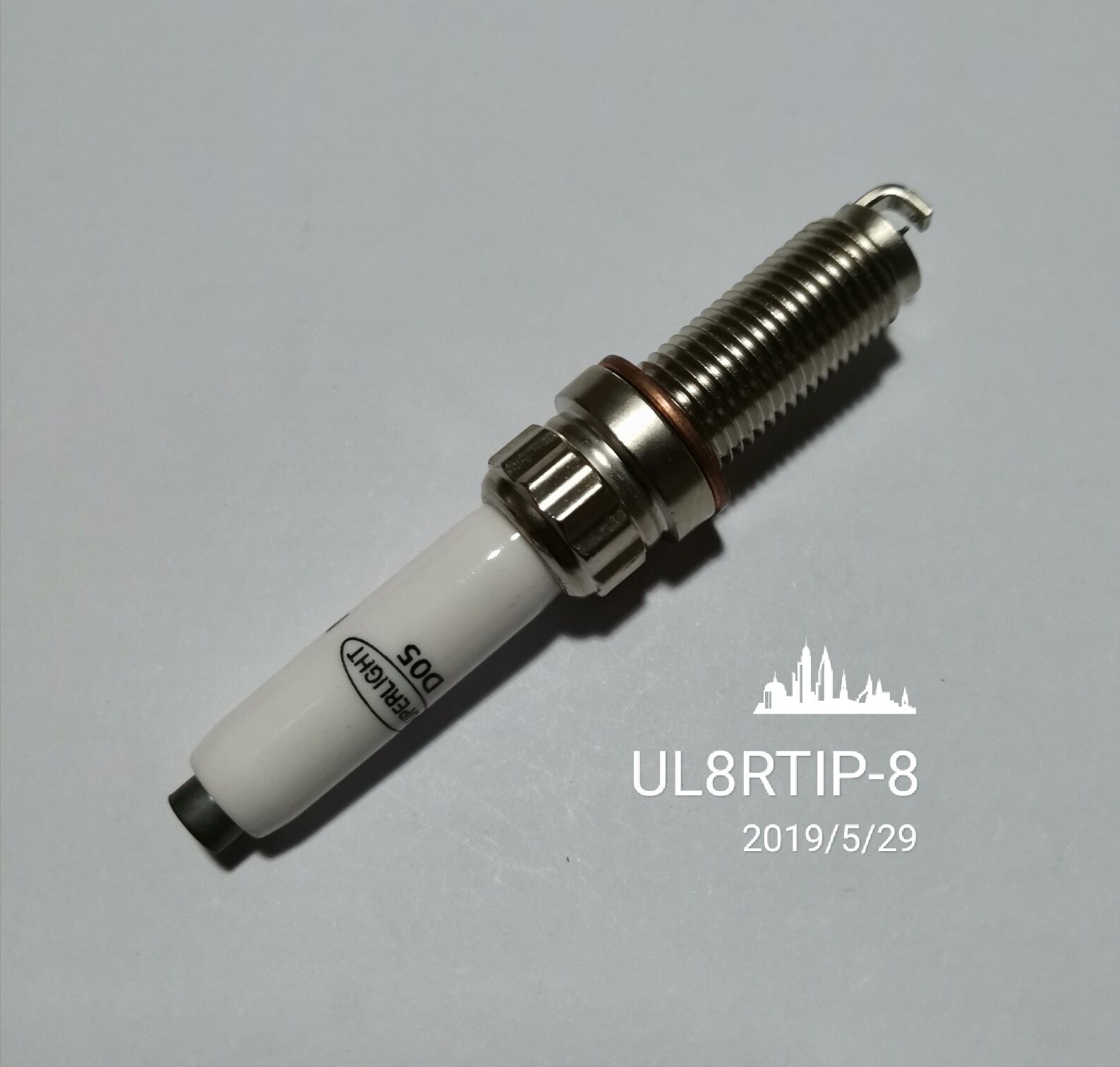 宝马 7系 2017款 730Li 领先型(B48B20B) 超白光 NUL8RTIP-8(M28) 火花塞 螺纹长度:27.5;螺纹直径:12;扳手尺寸:14;火花塞材质:铱铂金 