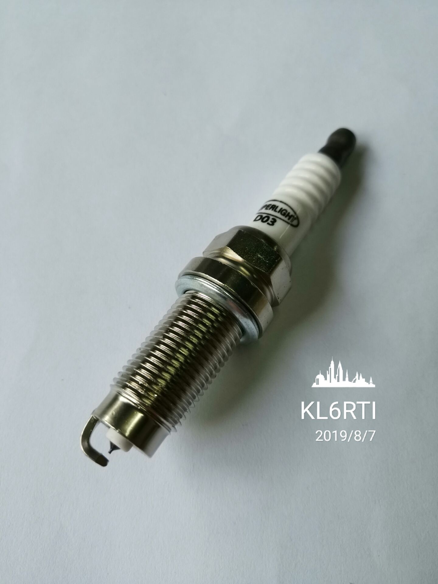潍柴英致 英致727 2016款 1.5L 标准版(TNN4G15A) 超白光 KL6RTI(325) 火花塞 螺纹长度:28;螺纹直径:14;扳手尺寸:16;火花塞材质:铱金 