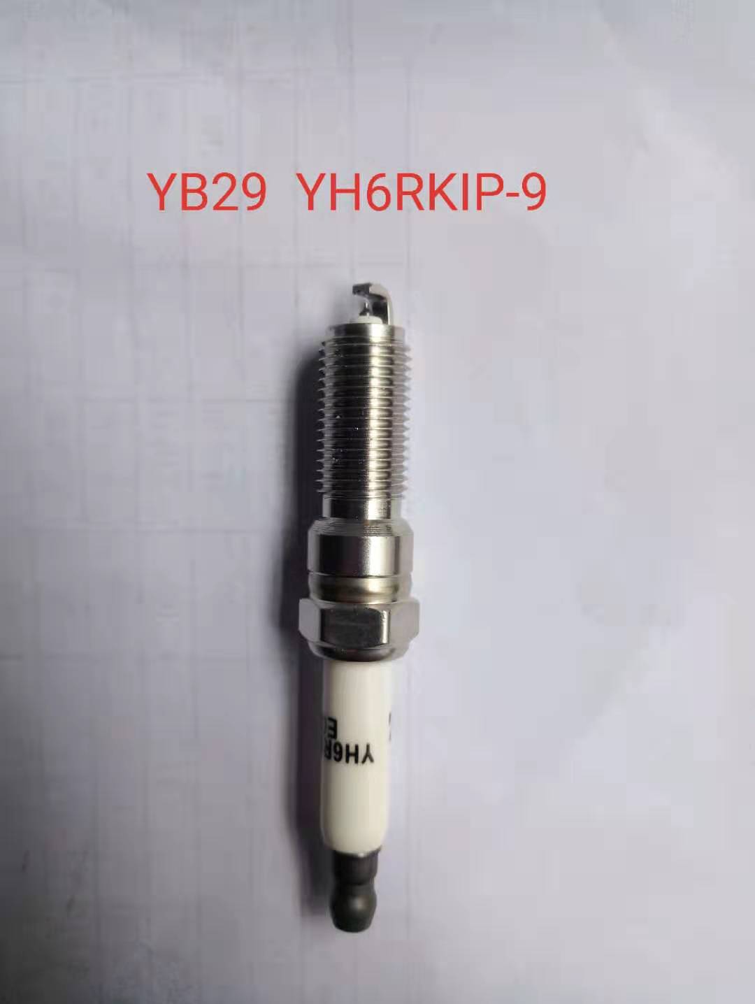 雪佛兰 迈锐宝XL 2018款 530T 自动锐逸版(LFV) 火尊 YH6RKIP-9(M33)      YB29 火花塞 螺纹长度:25;螺纹直径:12;扳手尺寸:14;火花塞材质:铱铂金 名爵迈锐宝等1.5T，无垫片细长