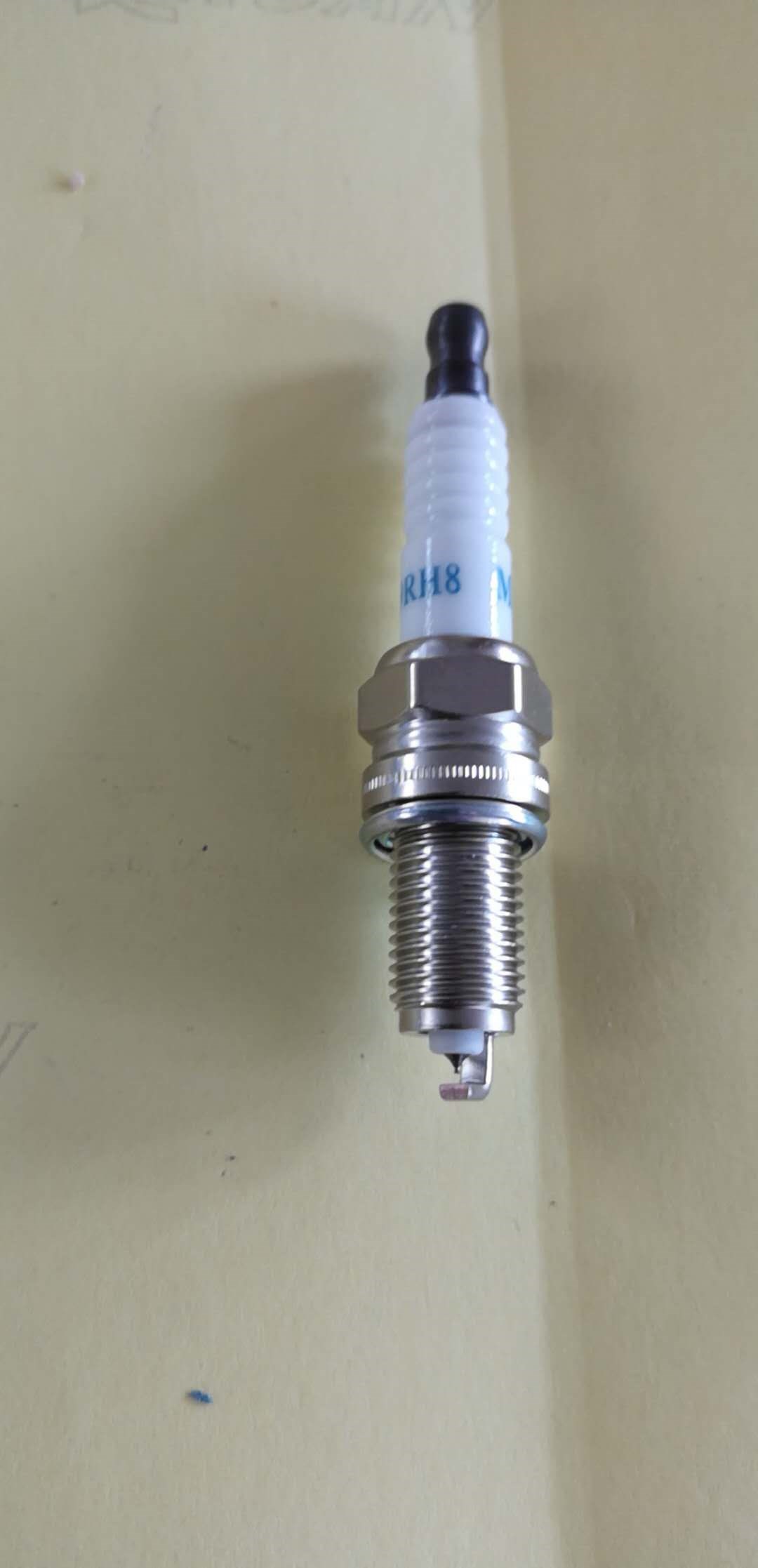 一汽 森雅R7 2017款 1.5T 手动豪华型(BM15T) 满中 IK9RH8 火花塞 螺纹长度:19;螺纹直径:12;扳手尺寸:16;火花塞材质:铱金 