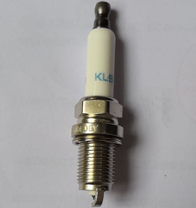 奥迪 S4 2022款 S4 3.0TFSI(CWG) 克雷斯霸 KL-PFR7S8EG(1515) 火花塞 螺纹长度:19;螺纹直径:14;扳手尺寸:16;火花塞材质:铱金 奥迪、大众系列    EA888二代涡轮发动机