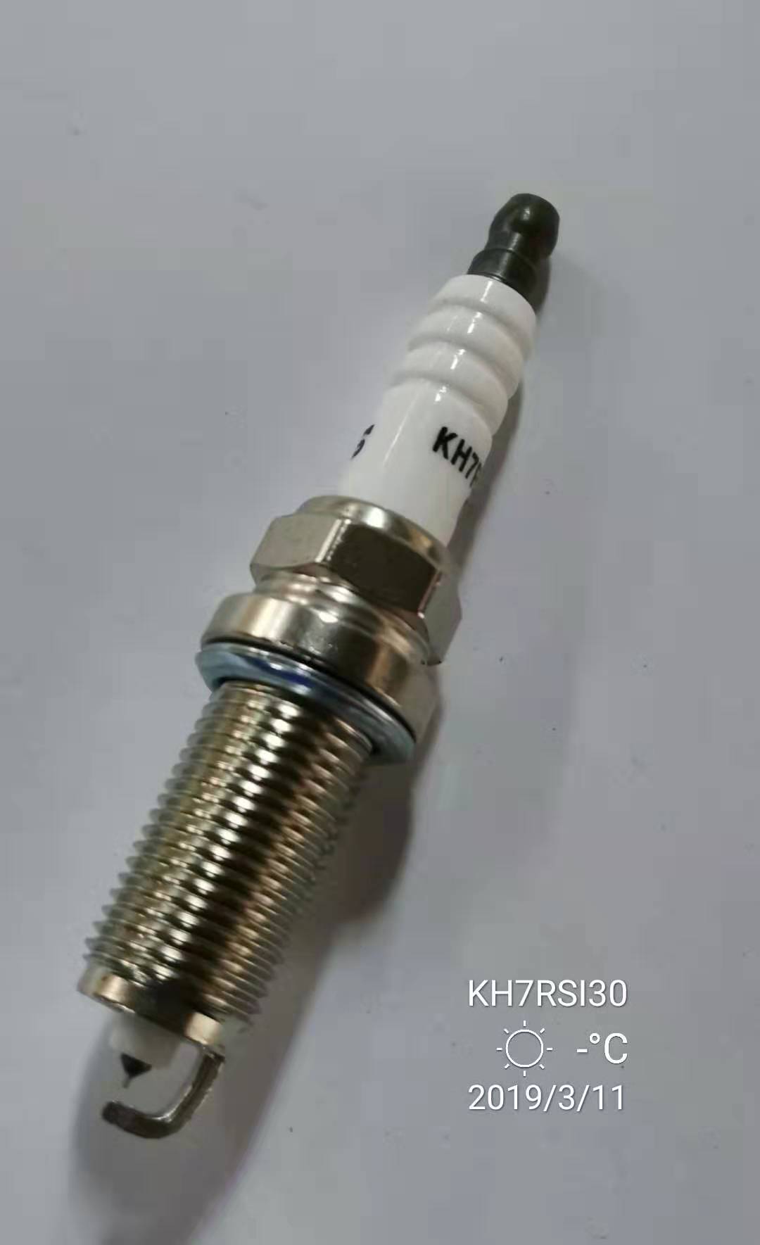 雪铁龙 C3毕加索 2012款 基本型 元帅 KH7RSI30 R6(324) 火花塞 螺纹长度:26.5;螺纹直径:14;扳手尺寸:16;火花塞材质:铱金 